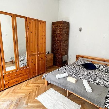 Nice Bedroom Near The Bus And Train Station Krakau Buitenkant foto