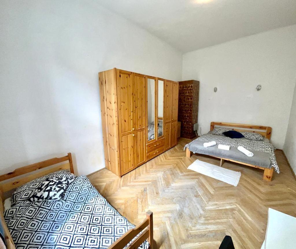 Nice Bedroom Near The Bus And Train Station Krakau Buitenkant foto