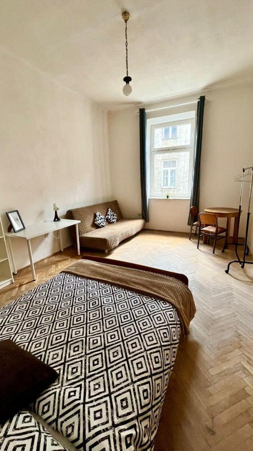 Nice Bedroom Near The Bus And Train Station Krakau Buitenkant foto